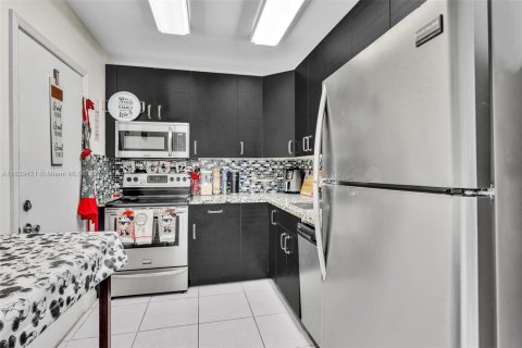 Condo in Fort Lauderdale, Florida, 2 bedrooms  № 1937071 - photo 12