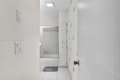 Condo in Fort Lauderdale, Florida, 2 bedrooms  № 1937071 - photo 20