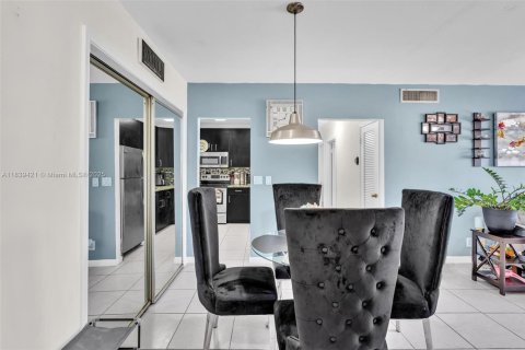 Condo in Fort Lauderdale, Florida, 2 bedrooms  № 1937071 - photo 7