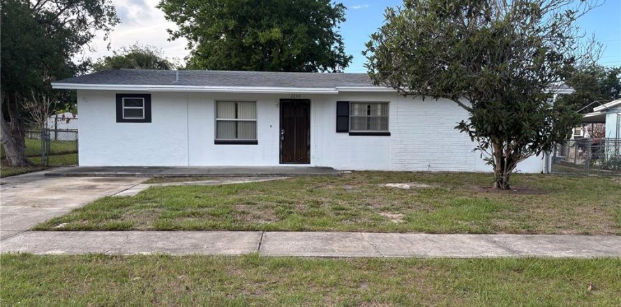 House in Titusville, Florida 4 bedrooms, 109.25 sq.m. № 2155745