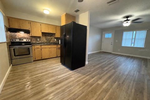 House in Titusville, Florida 4 bedrooms, 109.25 sq.m. № 2155745 - photo 4