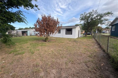 House in Titusville, Florida 4 bedrooms, 109.25 sq.m. № 2155745 - photo 21