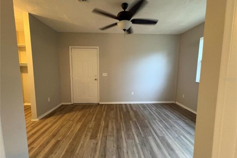 House in Titusville, Florida 4 bedrooms, 109.25 sq.m. № 2155745 - photo 11