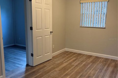 House in Titusville, Florida 4 bedrooms, 109.25 sq.m. № 2155745 - photo 10