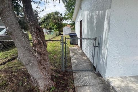 House in Titusville, Florida 4 bedrooms, 109.25 sq.m. № 2155745 - photo 27