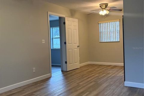 House in Titusville, Florida 4 bedrooms, 109.25 sq.m. № 2155745 - photo 6