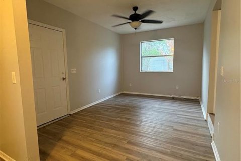 House in Titusville, Florida 4 bedrooms, 109.25 sq.m. № 2155745 - photo 12