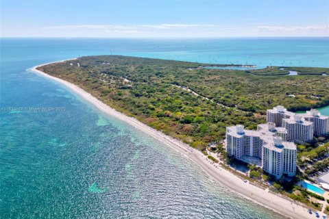 Condo in Key Biscayne, Florida, 2 bedrooms  № 1887875 - photo 15