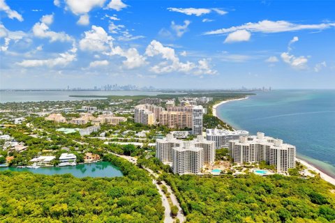 Condo in Key Biscayne, Florida, 2 bedrooms  № 1887875 - photo 16