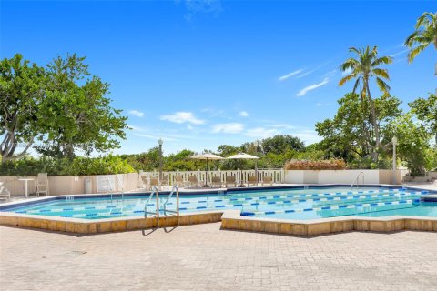 Condo in Key Biscayne, Florida, 2 bedrooms  № 1887875 - photo 27