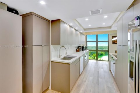 Condo in Key Biscayne, Florida, 2 bedrooms  № 1887875 - photo 8