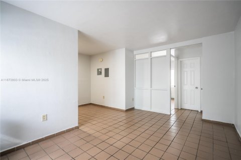 Appartement à louer à Coral Gables, Floride: 1 chambre, 56.67 m2 № 1926365 - photo 3
