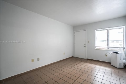 Appartement à louer à Coral Gables, Floride: 1 chambre, 56.67 m2 № 1926365 - photo 4