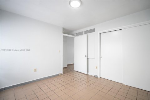 Appartement à louer à Coral Gables, Floride: 1 chambre, 56.67 m2 № 1926365 - photo 13
