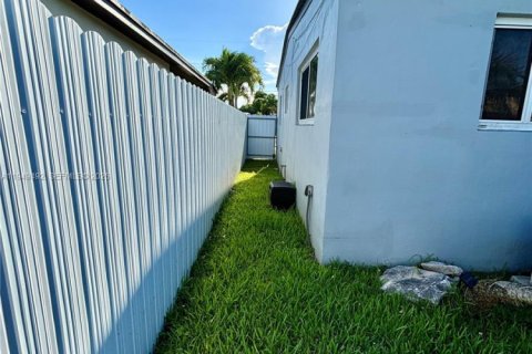 Villa ou maison à vendre à Miami, Floride: 3 chambres, 115.57 m2 № 2054401 - photo 11