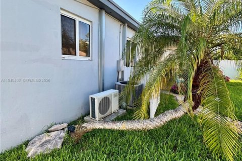 Villa ou maison à vendre à Miami, Floride: 3 chambres, 115.57 m2 № 2054401 - photo 10