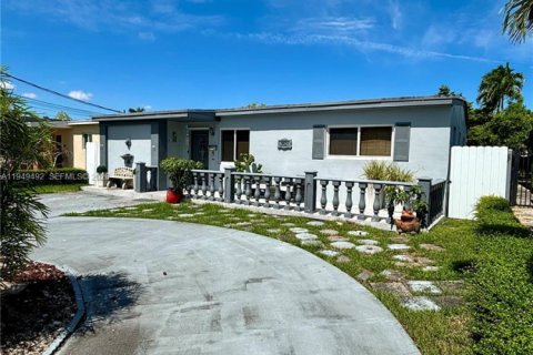 Villa ou maison à vendre à Miami, Floride: 3 chambres, 115.57 m2 № 2054401 - photo 2