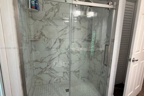 Купить виллу или дом в Клуистон, Флорида 3 спальни, 189.24м2, № 1993397 - фото 13