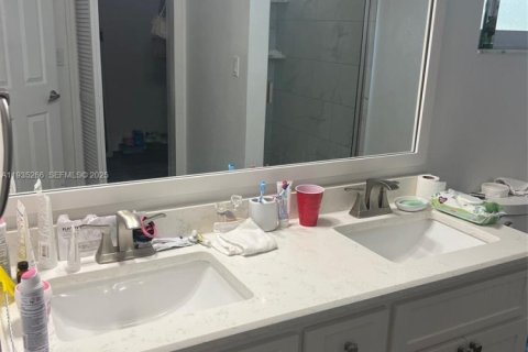 Купить виллу или дом в Клуистон, Флорида 3 спальни, 189.24м2, № 1993397 - фото 19