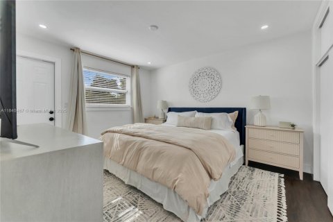 House in Hollywood, Florida 3 bedrooms, 113.15 sq.m. № 1834324 - photo 25