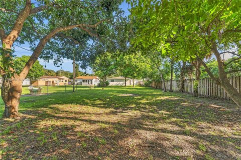 House in Hollywood, Florida 3 bedrooms, 113.15 sq.m. № 1834324 - photo 15