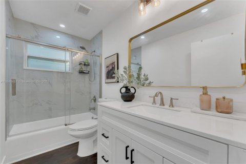 House in Hollywood, Florida 3 bedrooms, 113.15 sq.m. № 1834324 - photo 12