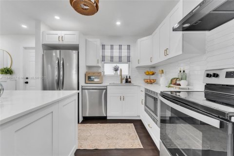 House in Hollywood, Florida 3 bedrooms, 113.15 sq.m. № 1834324 - photo 29