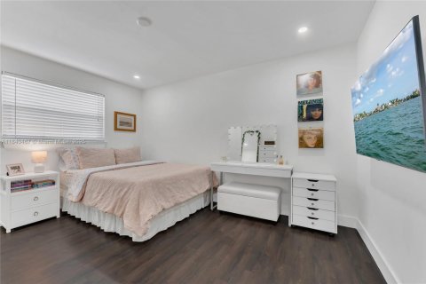 House in Hollywood, Florida 3 bedrooms, 113.15 sq.m. № 1834324 - photo 10