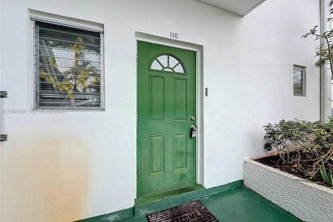 Condo in Miramar, Florida, 1 bedroom  № 2047708 - photo 14