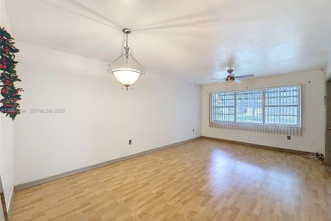 Condo in Miramar, Florida, 1 bedroom  № 2047708 - photo 9