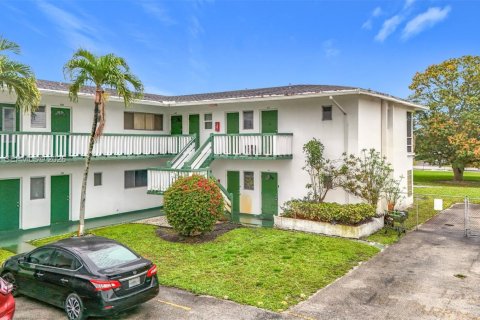 Condo in Miramar, Florida, 1 bedroom  № 2047708 - photo 16