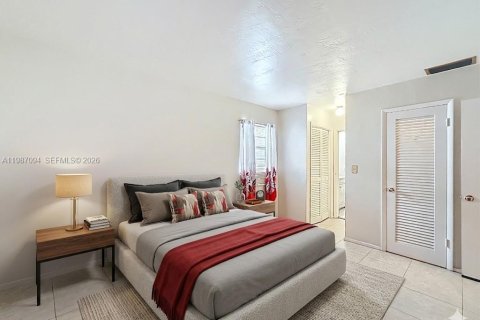 Condo in Miramar, Florida, 1 bedroom  № 2047708 - photo 6