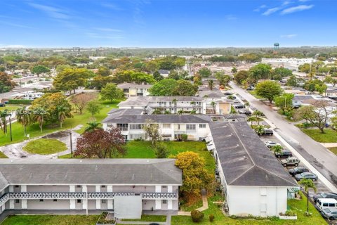 Condo in Miramar, Florida, 1 bedroom  № 2047708 - photo 24