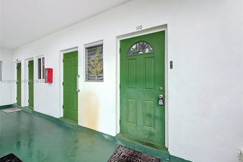 Condo in Miramar, Florida, 1 bedroom  № 2047708 - photo 15