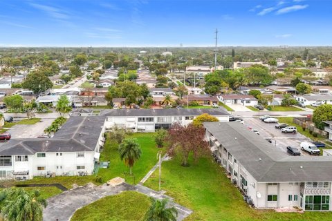 Condo in Miramar, Florida, 1 bedroom  № 2047708 - photo 25
