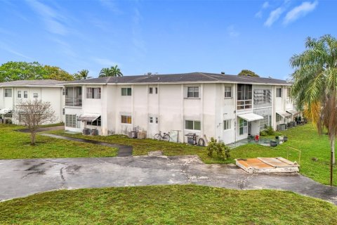 Condo in Miramar, Florida, 1 bedroom  № 2047708 - photo 20