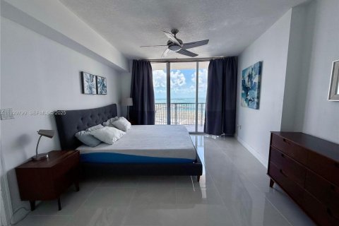 Condo in Miami, Florida, 1 bedroom  № 1988807 - photo 8
