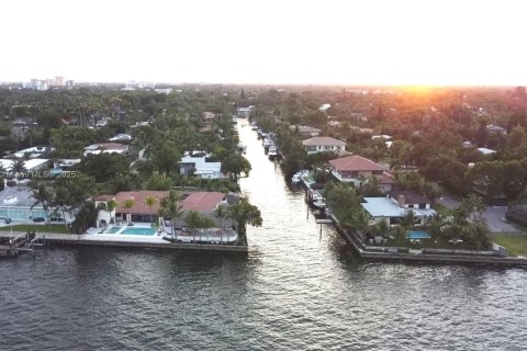 House in Miami, Florida 2 bedrooms, 189.8 sq.m. № 1850359 - photo 2