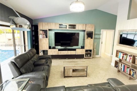 Casa en venta en Davie, Florida, 4 dormitorios, 205.31 m2 № 1983522 - foto 3