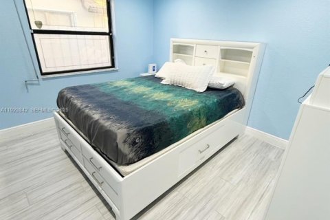 Casa en venta en Davie, Florida, 4 dormitorios, 205.31 m2 № 1983522 - foto 11