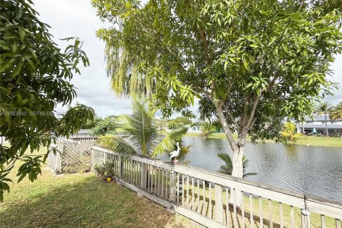 Casa en venta en Davie, Florida, 4 dormitorios, 205.31 m2 № 1983522 - foto 24