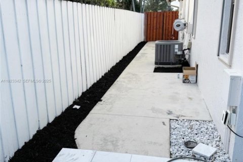 Casa en venta en Davie, Florida, 4 dormitorios, 205.31 m2 № 1983522 - foto 25