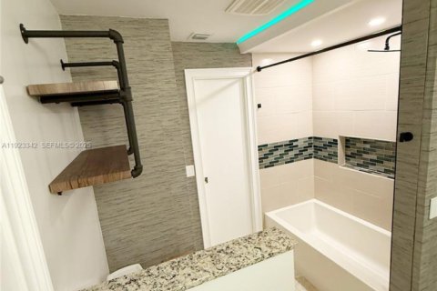 Casa en venta en Davie, Florida, 4 dormitorios, 205.31 m2 № 1983522 - foto 14