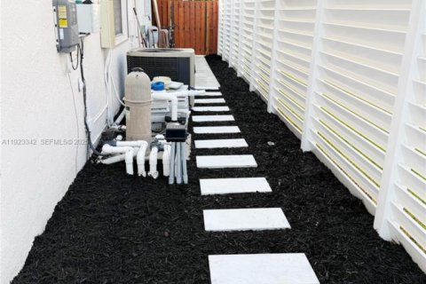 Casa en venta en Davie, Florida, 4 dormitorios, 205.31 m2 № 1983522 - foto 26