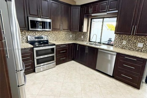 Casa en venta en Davie, Florida, 4 dormitorios, 205.31 m2 № 1983522 - foto 4