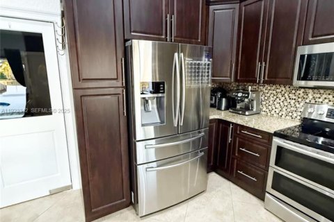 Casa en venta en Davie, Florida, 4 dormitorios, 205.31 m2 № 1983522 - foto 5