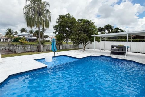 Casa en venta en Davie, Florida, 4 dormitorios, 205.31 m2 № 1983522 - foto 18