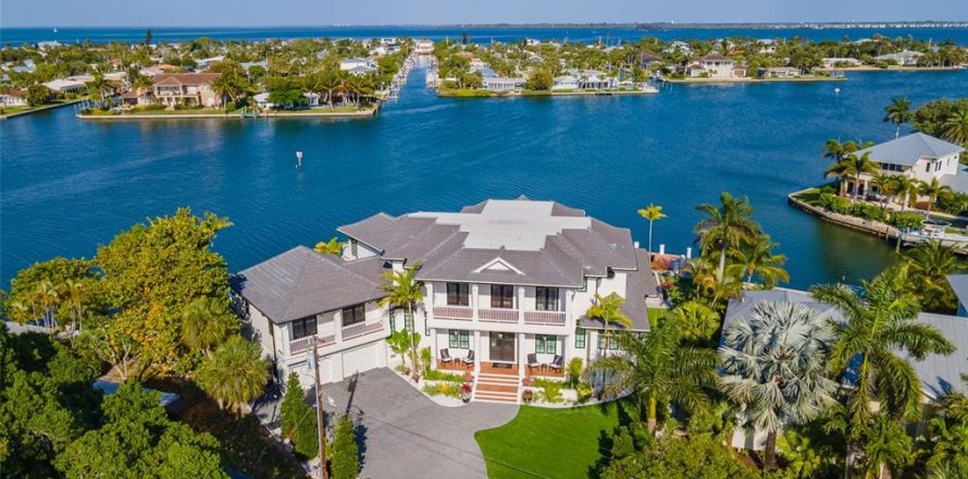 House in Holmes Beach, Florida 6 bedrooms, 550.07 sq.m. № 1508983