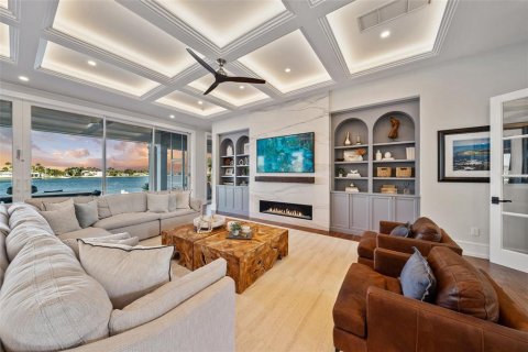 House in Holmes Beach, Florida 6 bedrooms, 550.07 sq.m. № 1508983 - photo 13