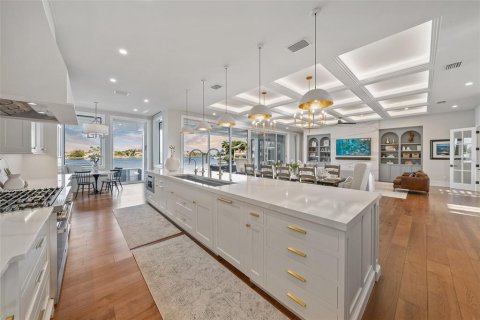 House in Holmes Beach, Florida 6 bedrooms, 550.07 sq.m. № 1508983 - photo 22